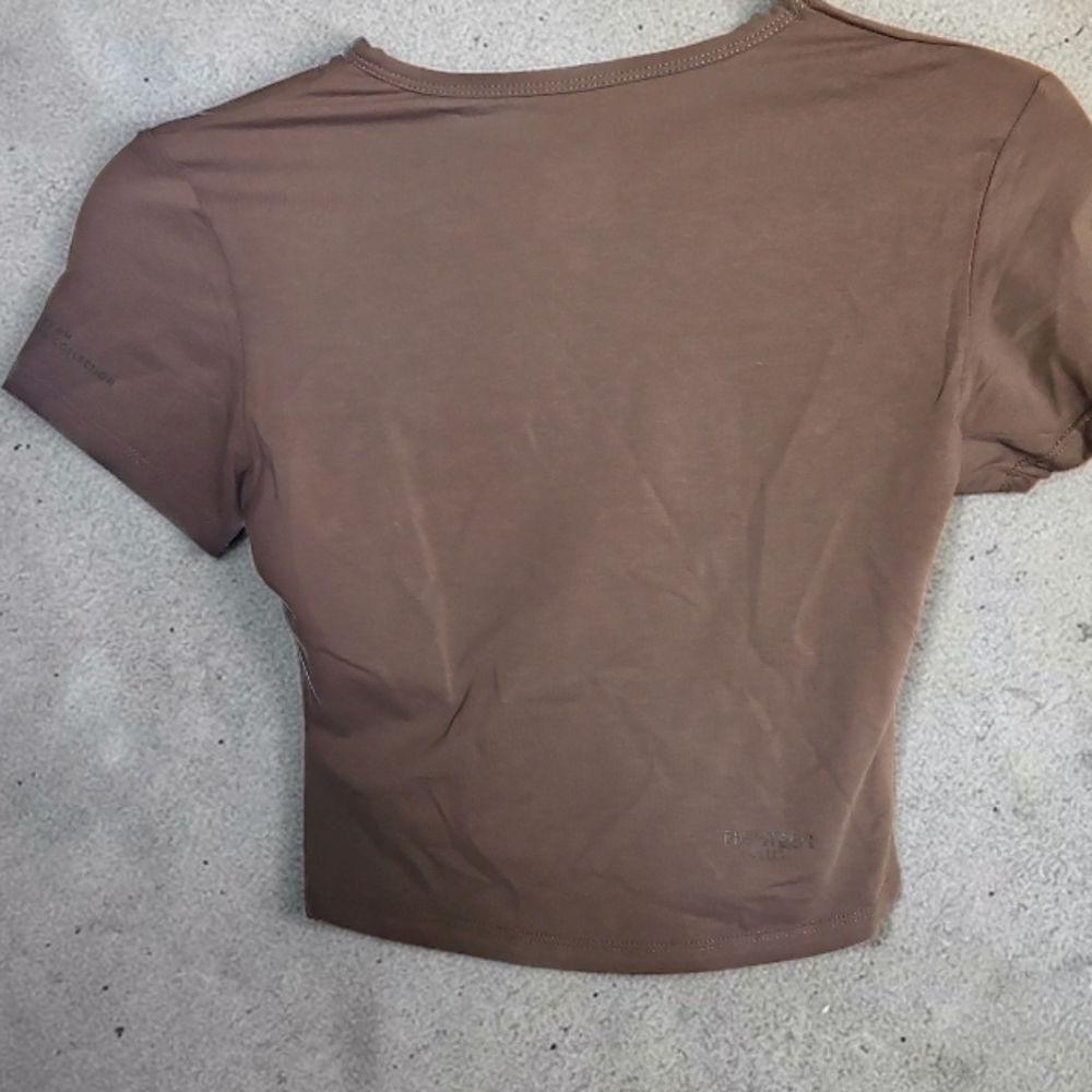 Eighteen Plus Brown Cropped Tee | Size XS | NWT | Fitted Stretch TopBrand: Eigh - Picture 3 of 5